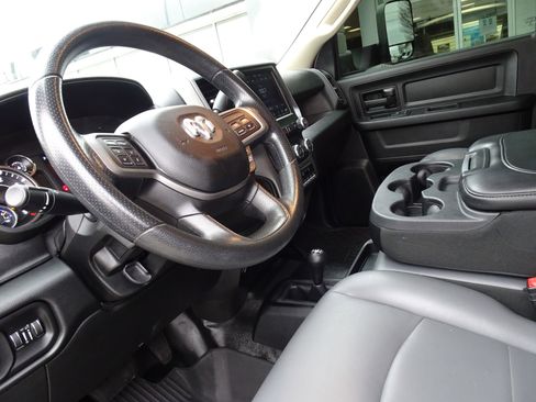 Used 2020 RAM 3500 Tradesman w/ Chrome Appearance Group image 15