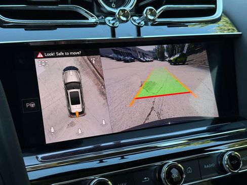 Used 2024 Bentley Bentayga image 20