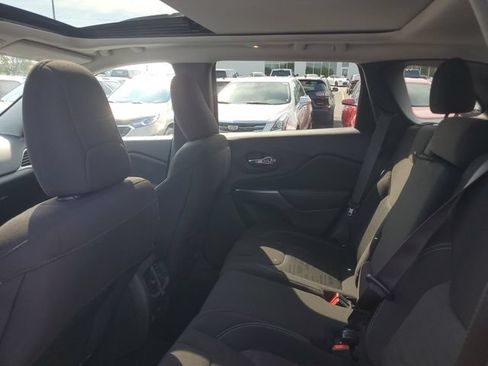 Used 2022 Jeep Cherokee Latitude w/ Sun & Sound Group AWD/4WD image 10