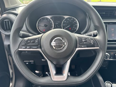 Used 2021 Nissan Kicks S FWD image 18