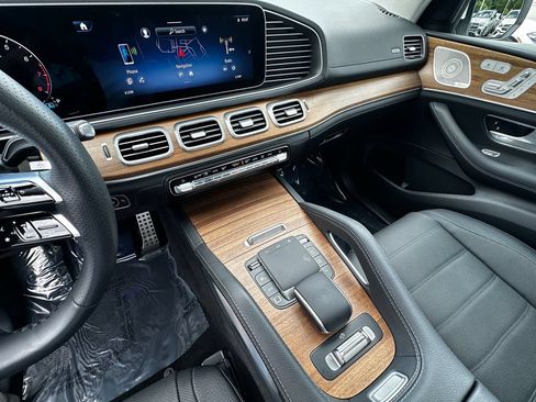Certified 2025 Mercedes-Benz GLS 450 4MATIC image 31