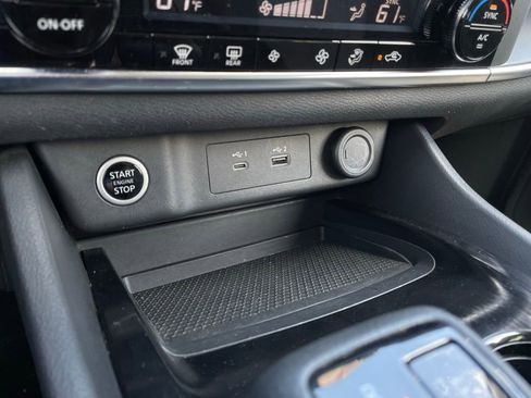 Used 2023 Nissan Rogue SV AWD/4WD image 19