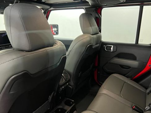 New 2025 Jeep Gladiator Mojave image 19