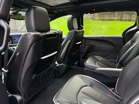 Used 2019 Chrysler Pacifica Limited w/ Advanced Safetytec Group image 27