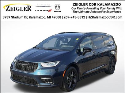 Certified 2025 Chrysler Pacifica Limited