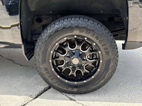Used 2017 Chevrolet Silverado 1500 LTZ Z71 w/ LTZ Plus Package AWD/4WD image 4