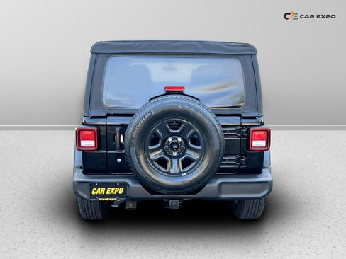 Used 2018 Jeep Wrangler Unlimited Sport image 6