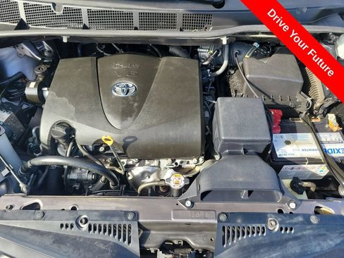 Used 2020 Toyota Sienna L w/ Carpet Mat Package FWD image 27