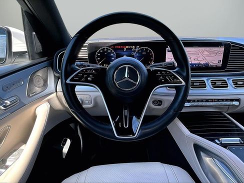 Used 2025 Mercedes-Benz GLS 450 4MATIC image 11