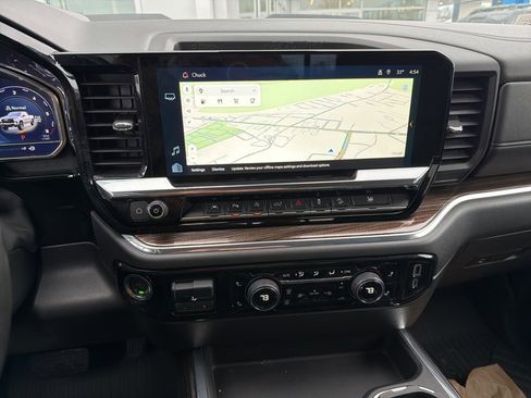 Used 2024 Chevrolet Silverado 1500 LT Trail Boss w/ Convenience Package II image 10