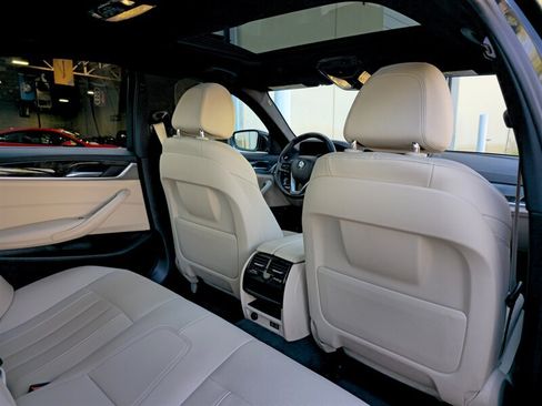 Used 2021 BMW 530e RWD image 37