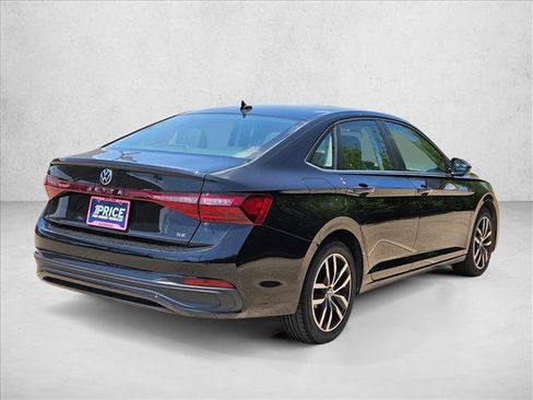 Used 2025 Volkswagen Jetta SE FWD image 5