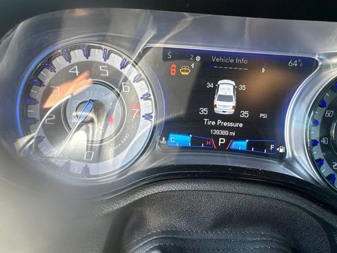 Used 2017 Chrysler 300 S AWD/4WD image 10