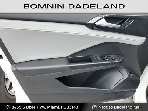 Used 2022 Volkswagen Taos SEL w/ Panoramic Sunroof Package image 14