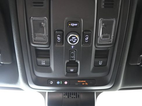 Used 2025 GMC Yukon Denali Ultimate AWD/4WD image 38