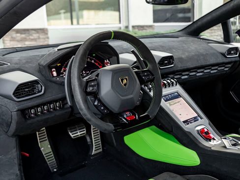 Used 2024 Lamborghini Huracan STO image 15