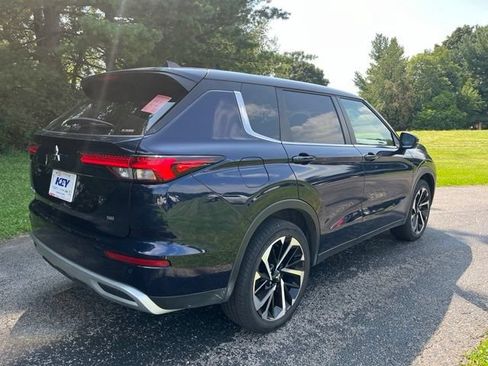 Used 2024 Mitsubishi Outlander SE AWD/4WD image 3