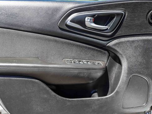 Used 2015 Chrysler 200 Limited w/ Convenience Group FWD image 25