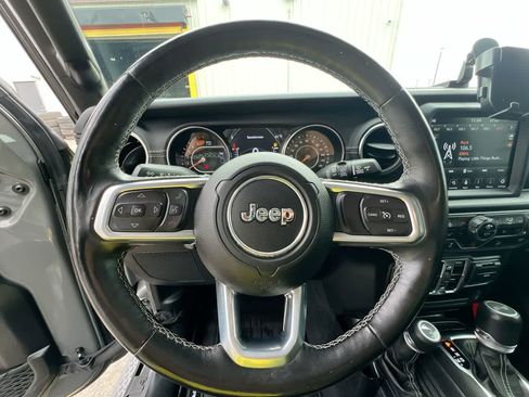Used 2020 Jeep Wrangler Unlimited Sahara w/ Uconnect 4C Nav & Sound Group AWD/4WD image 14