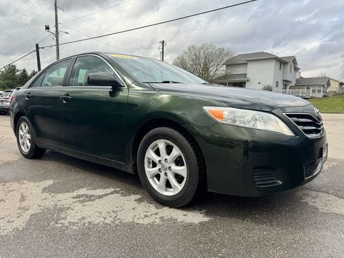 Used 2010 Toyota Camry LE image 3