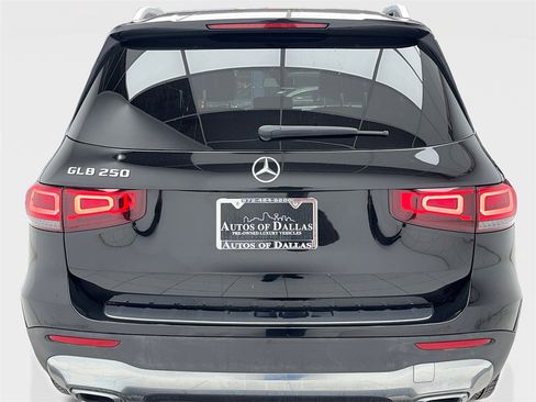 Used 2021 Mercedes-Benz GLB 250 w/ Premium Package image 11