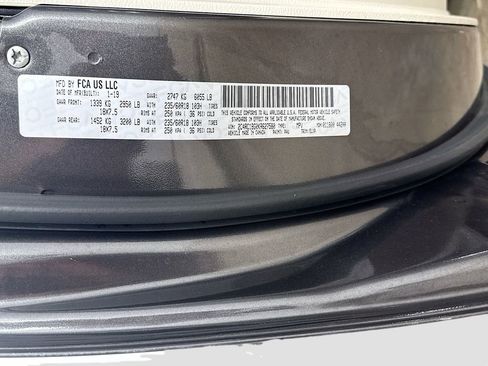 Used 2019 Chrysler Pacifica Touring-L w/ Advanced Safetytec Group image 40