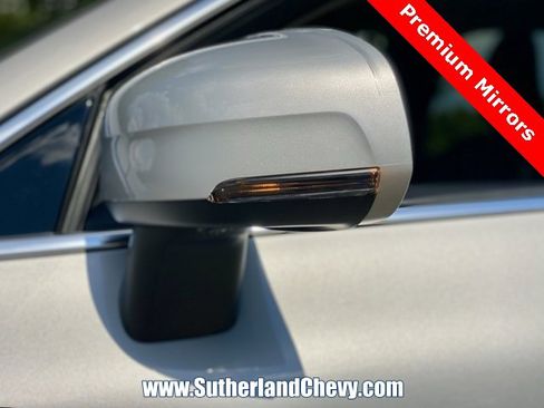 Used 2023 Volvo XC60 T8 Plus image 11