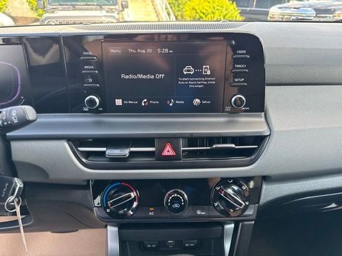 Used 2025 Kia Seltos LX AWD/4WD image 14