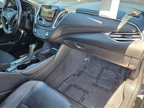 Used 2018 Chevrolet Malibu Premier w/ Premier Sun and Wheel Package FWD image 21