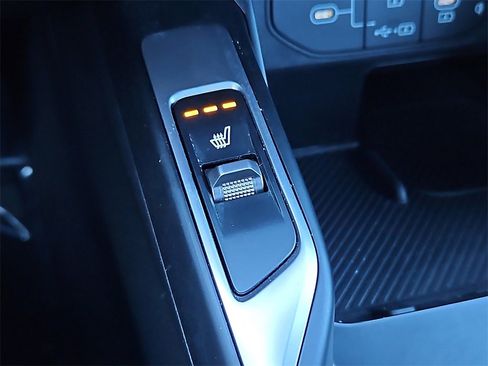 Certified 2025 Kia Sorento EX w/ Panoramic Sunroof Package image 18