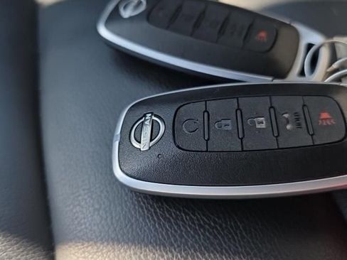 Used 2023 Nissan Rogue SL w/ SL Premium Package image 12