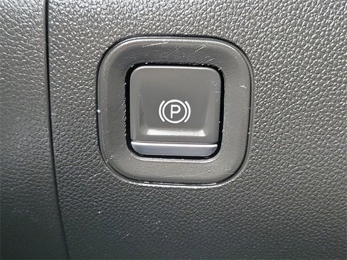 Certified 2022 Chevrolet Silverado 1500 LT Trail Boss w/ Convenience Package II image 18