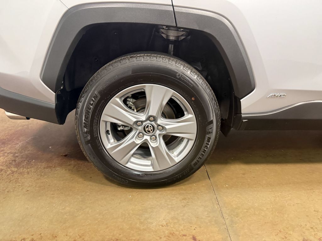 Used 2025 Toyota RAV4 XLE AWD/4WD image 87