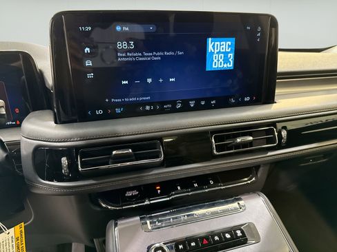New 2026 Lincoln Aviator 2WD image 17