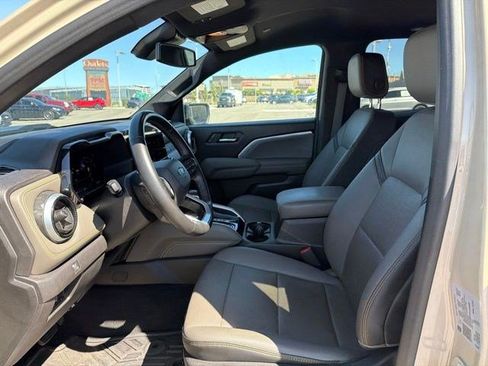 Used 2023 Chevrolet Colorado ZR2 w/ ZR2 Convenience Package III AWD/4WD image 6