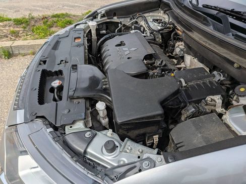 Used 2020 Mitsubishi Outlander SE FWD image 19