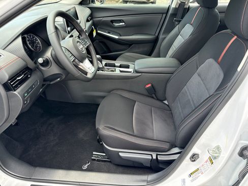 New 2025 Nissan Sentra SR w/ Midnight Edition image 9