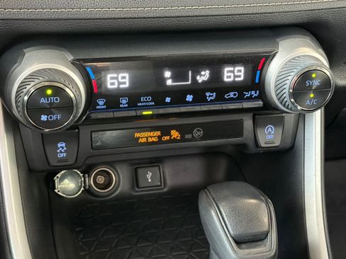 Used 2020 Toyota RAV4 XLE AWD/4WD image 21