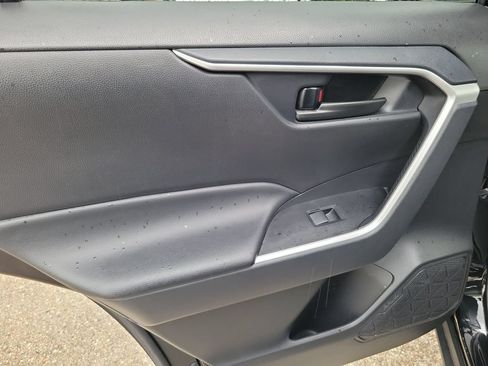 Used 2025 Toyota RAV4 LE AWD/4WD image 13