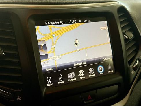 Used 2016 Jeep Cherokee Limited image 14