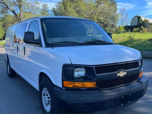 Used 2014 Chevrolet Express 3500 Extended RWD image 3