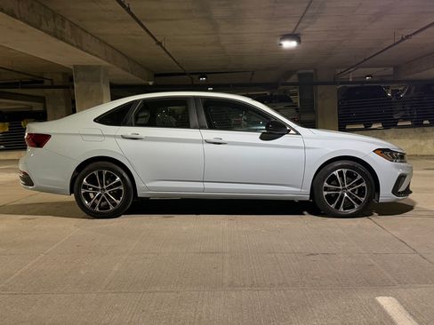 Used 2025 Volkswagen Jetta Sport FWD image 8