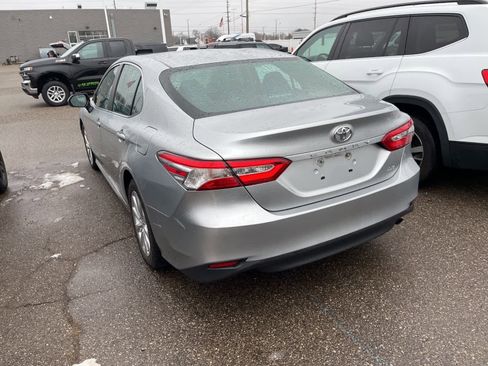 Used 2018 Toyota Camry LE image 10