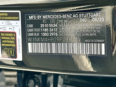 Used 2024 Mercedes-Benz GLC 300 4MATIC image 32