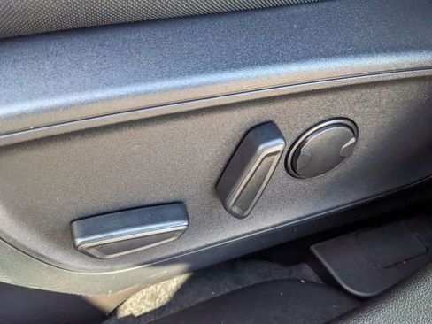 New 2026 Ford Escape SE w/ PHEV Premium Package FWD image 9