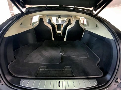 Used 2018 Tesla Model X 75D image 30