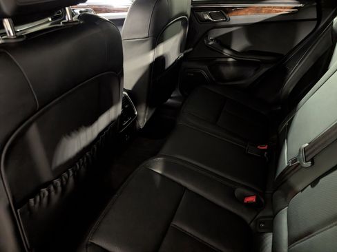 Certified 2025 Porsche Macan image 20