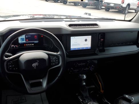 Used 2023 Ford Bronco Badlands image 32