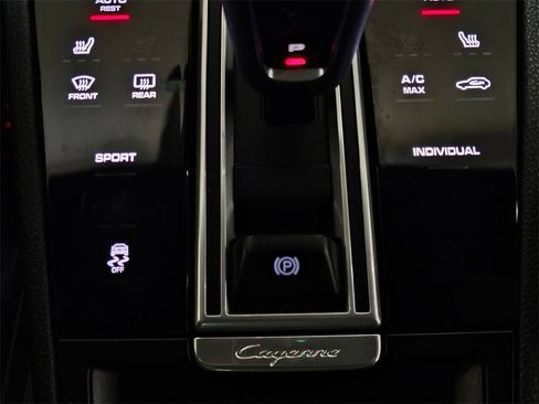 Used 2019 Porsche Cayenne Base image 34