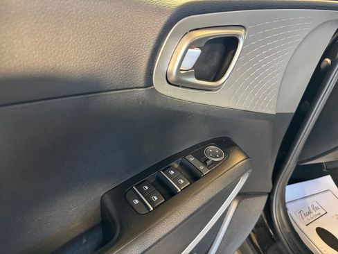 Used 2023 Kia Soul S FWD image 14